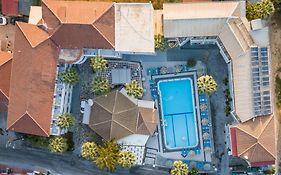 Vivian Hotel